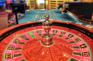 5 Essential Tips for Setting a Realistic Casino Budget