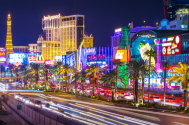 Las Vegas Strip casino signs 1980s superstar singer to residency